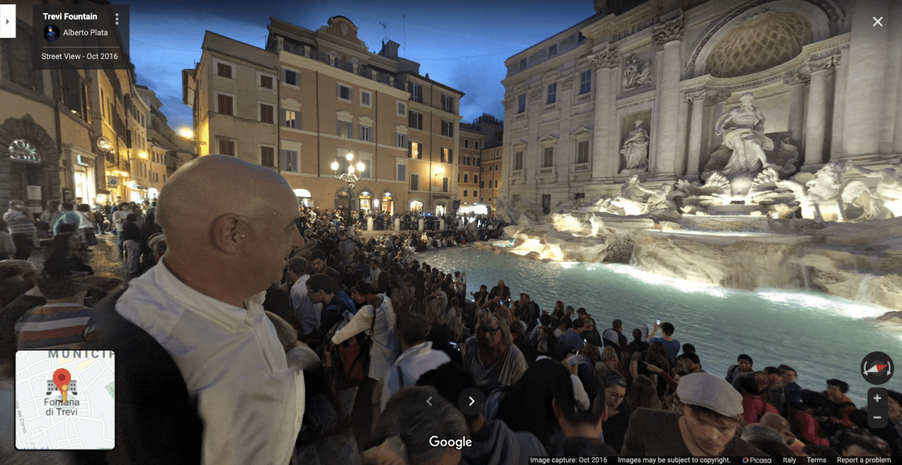 Image of crowded Trevi fountain and Melograno