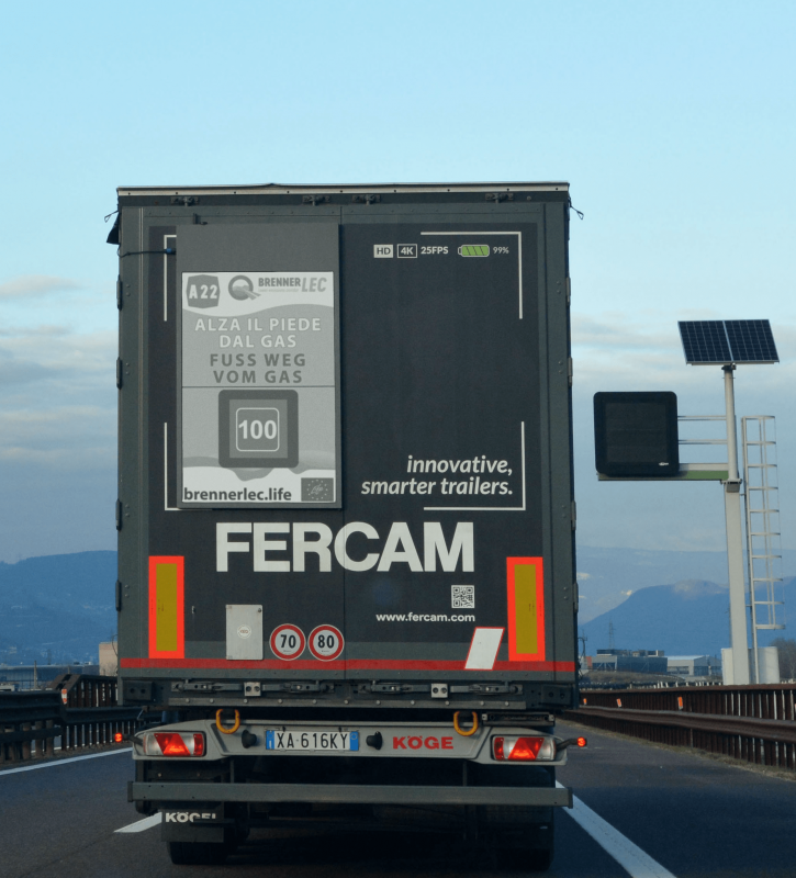 Truckscreenia Advertising Screen showing message to decrease speed to help reduce air pollutant emission